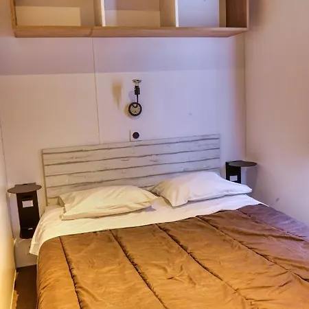 Les Champs Blancs אתר קמפינג