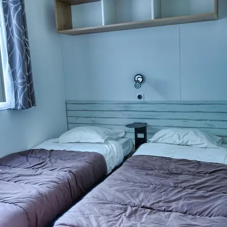 Les Champs Blancs آجد