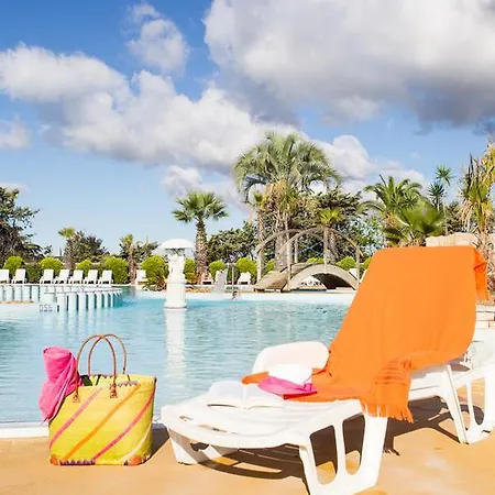 Кемпінг Les Champs Blancs 5*