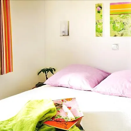 אתר קמפינג Les Champs Blancs אגדה