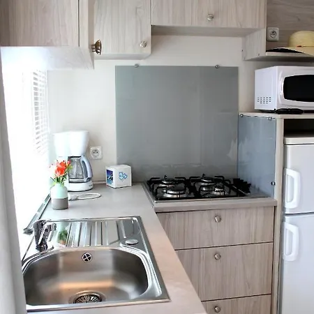 Les Champs Blancs אתר קמפינג