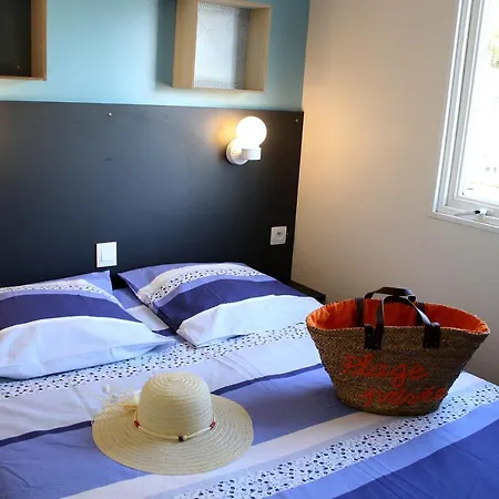 Les Champs Blancs Parque de Campismo 5*