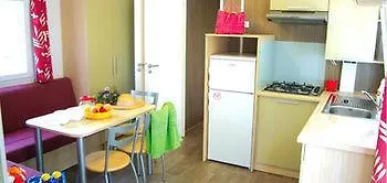 אתר קמפינג Les Champs Blancs אגדה