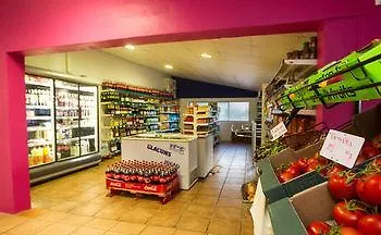 Les Champs Blancs مكان تخييم آجد