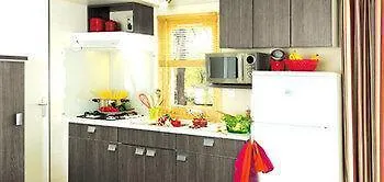 Les Champs Blancs Кемпінг Агд