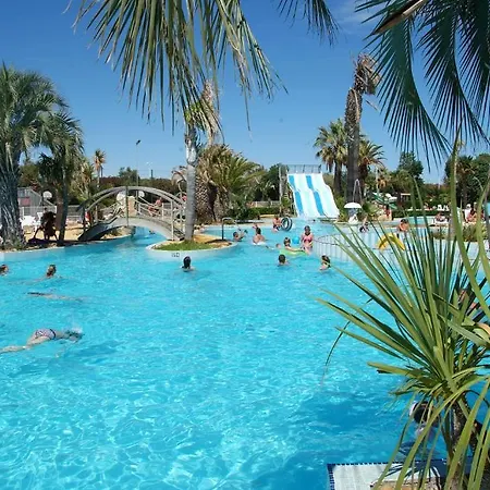 Les Champs Blancs Кемпінг