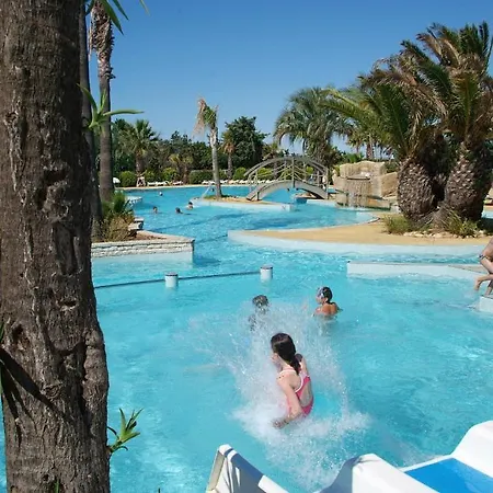 אתר קמפינג Les Champs Blancs