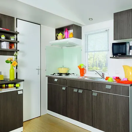 Les Champs Blancs אתר קמפינג אגדה