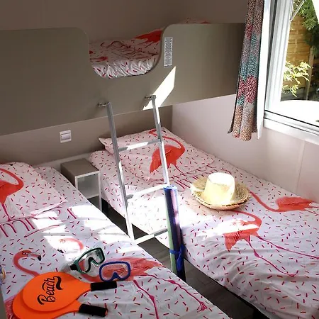 Les Champs Blancs אתר קמפינג אגדה