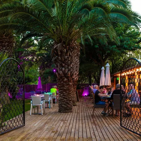 Les Champs Blancs Parque de Campismo