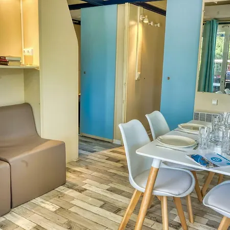 אתר קמפינג Les Champs Blancs