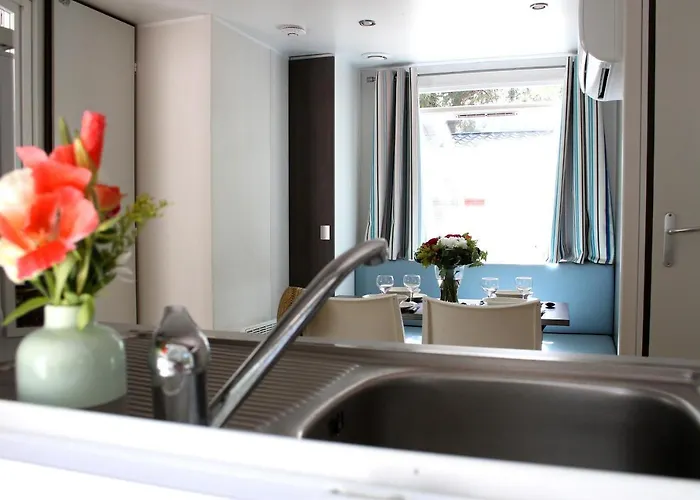 Les Champs Blancs 5* アグド