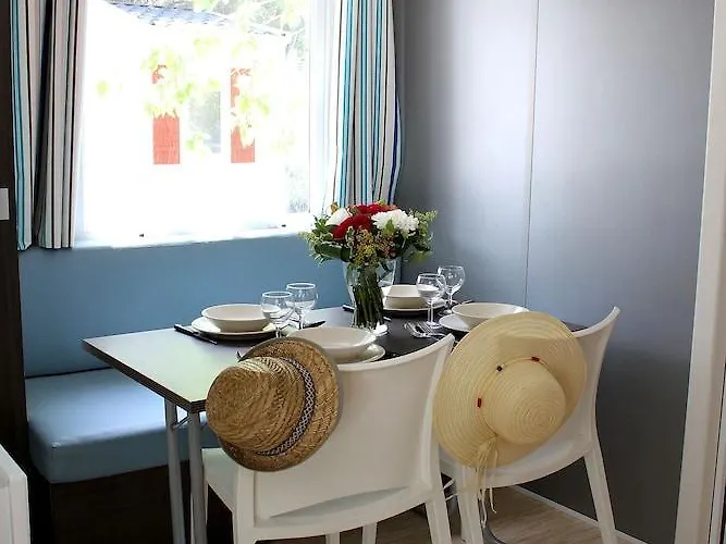 Les Champs Blancs アグド