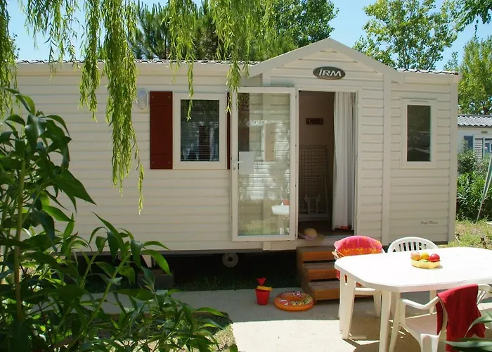 Les Champs Blancs アグド