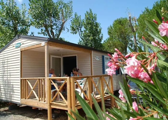 Les Champs Blancs キャンプ場 5*