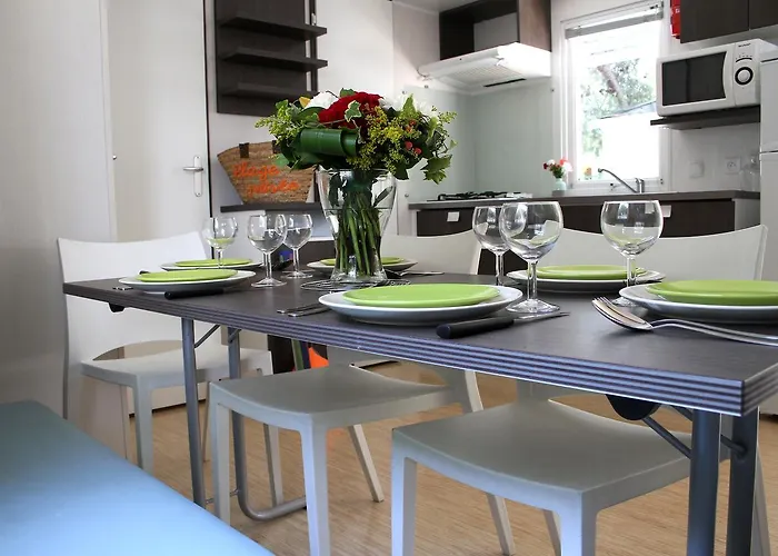 Les Champs Blancs キャンプ場 5*