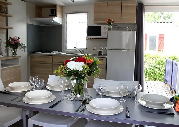 キャンプ場 Les Champs Blancs 5*