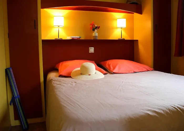 Les Champs Blancs キャンプ場 5*