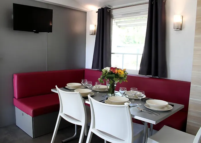 Les Champs Blancs キャンプ場 アグド