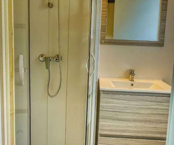 Les Champs Blancs 5* アグド